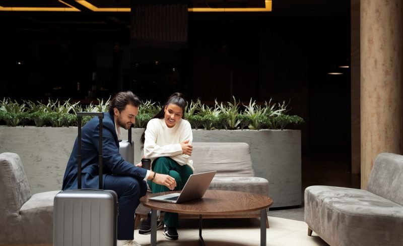 full-shot-people-working-laptop